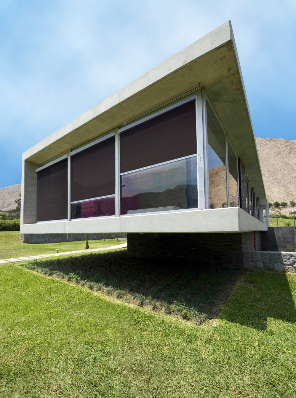 Store vertical coffre ZIP maison moderne Store vertical coffre ZIP maison moderne