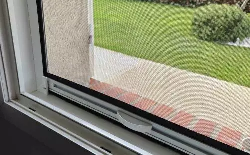 moustiquaire simple enroulable 