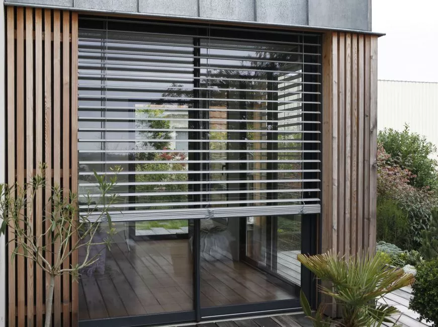 brise soleil orientable gris aluminium