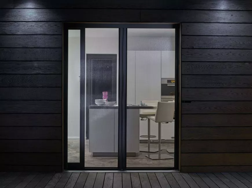 moustiquaire vue dehors deux vantaux