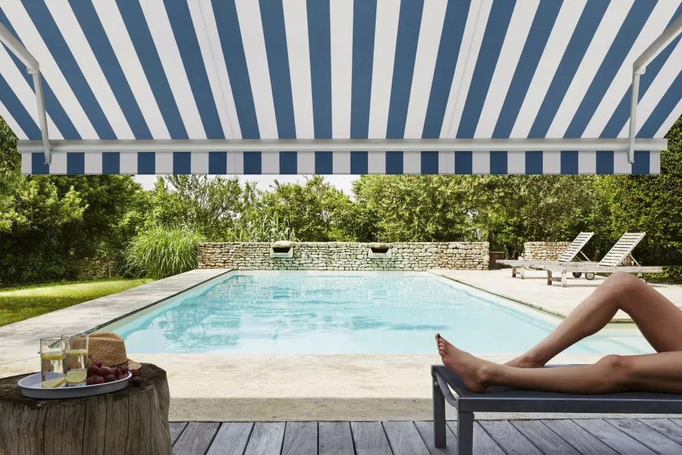 store banne rayé bleu et blanc