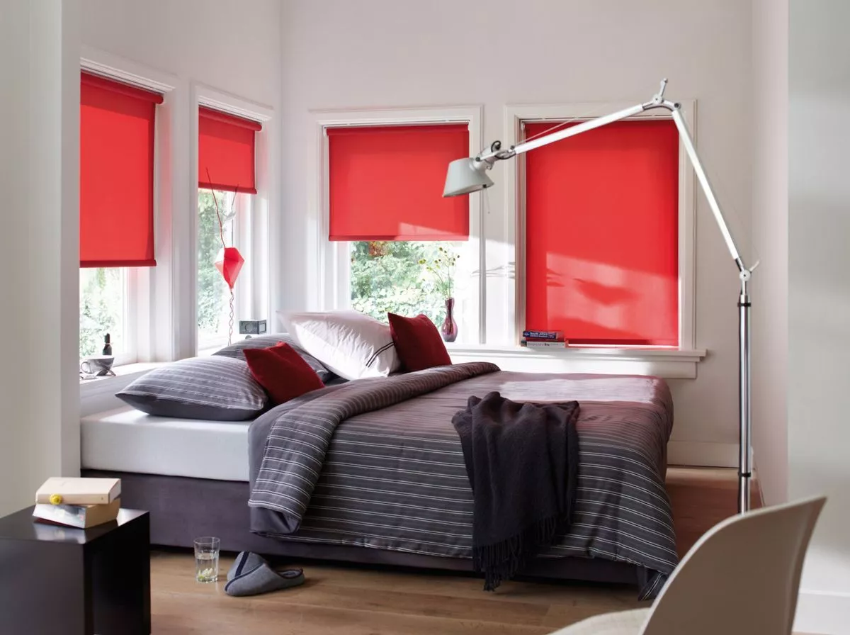 store enrouleur chambre tissu rouge