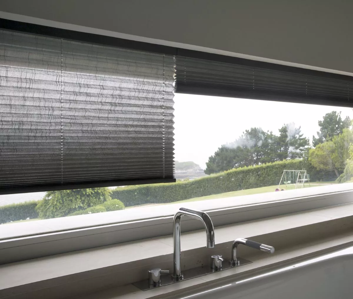 store plisse sans cordon à remontée manuelle