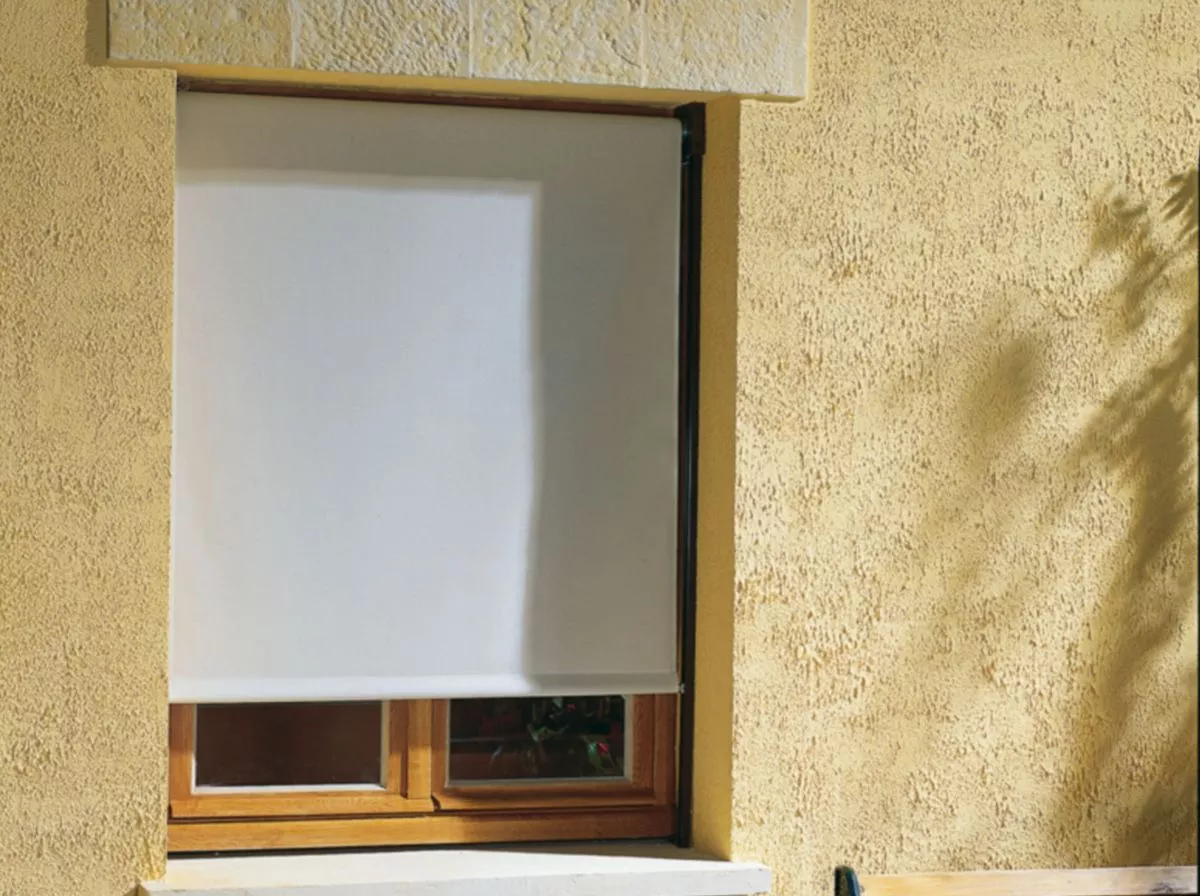 store extérieur vertical pour fenêtre