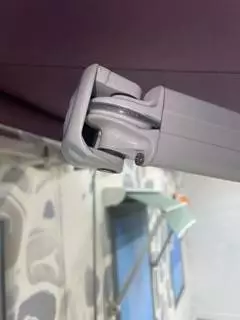 Zoom sur un bras articulé de store banne