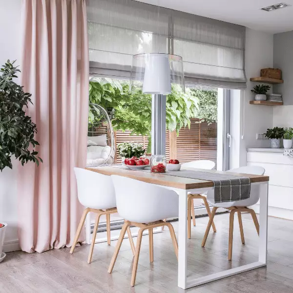 stores et rideaux occultants dans une cuisine