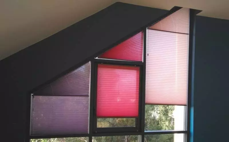 petit store plissé comparé au petit store enrouleur