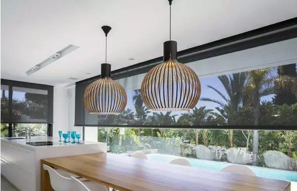 Store enrouleur de grandes dimensions