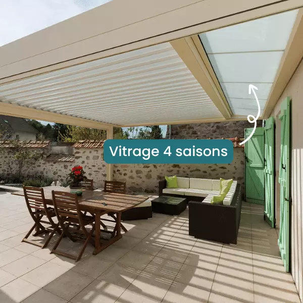pergola sur mesure avec vitrage pour conserver la luminosit&eacute; &agrave; l'int&eacute;rieur de la maison