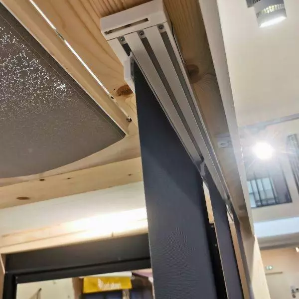 Panneaux Japonais sur rail