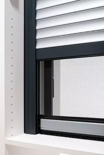 Volet roulant avec moustiquaire intégrée Volet roulant avec moustiquaire intégrée